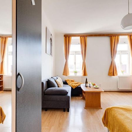 Sunshine Apartment Near The City Center Prag Exterior foto