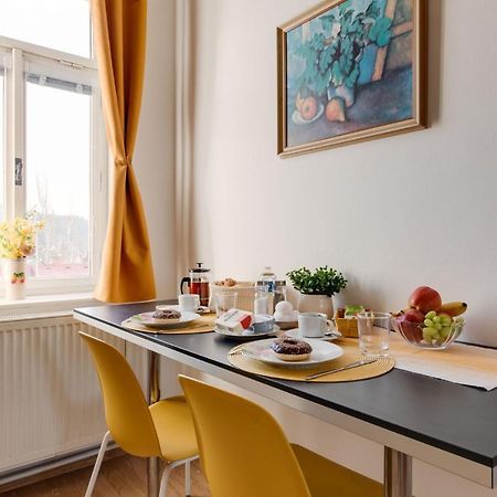 Sunshine Apartment Near The City Center Prag Exterior foto