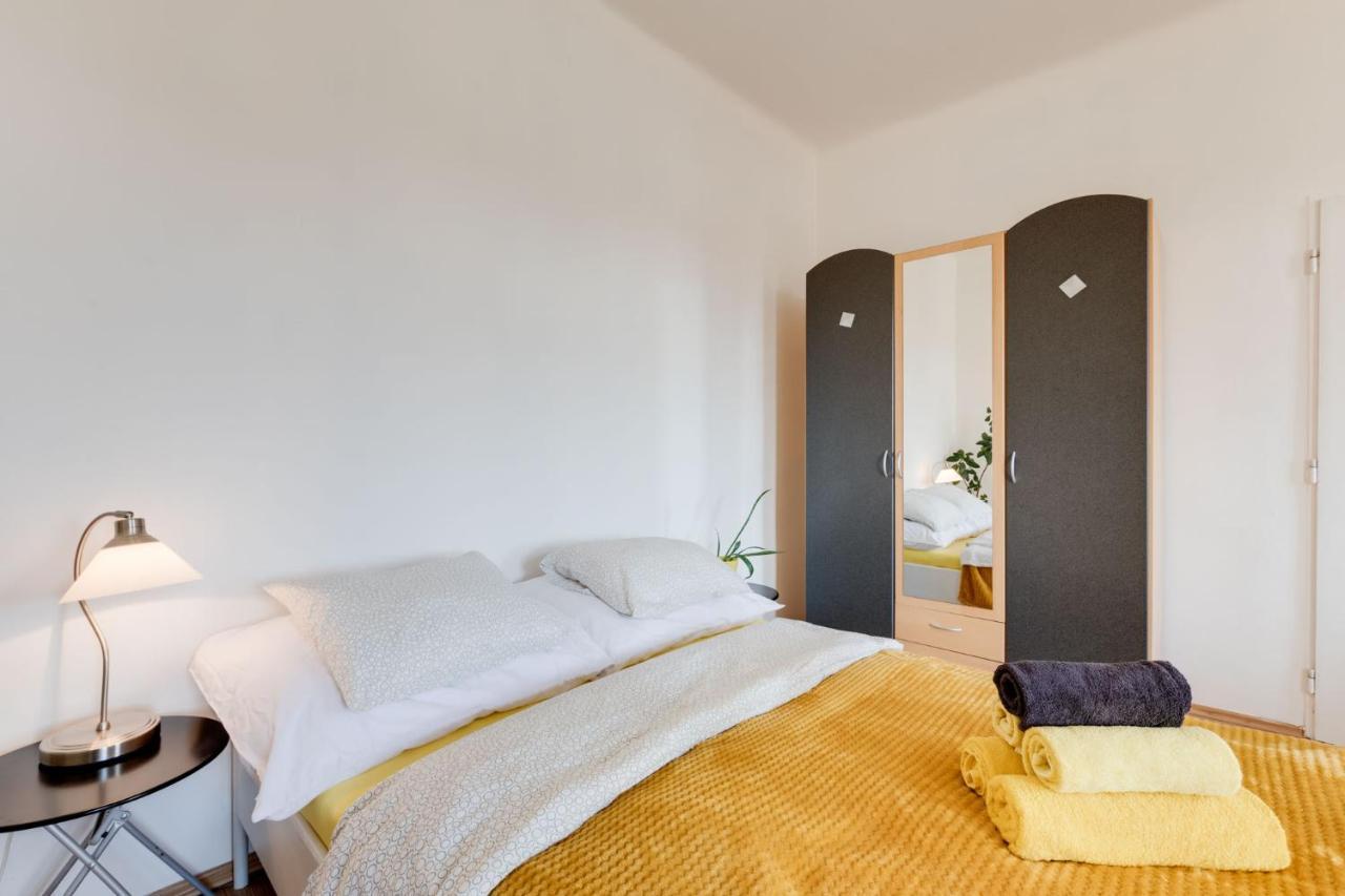Sunshine Apartment Near The City Center Prag Exterior foto