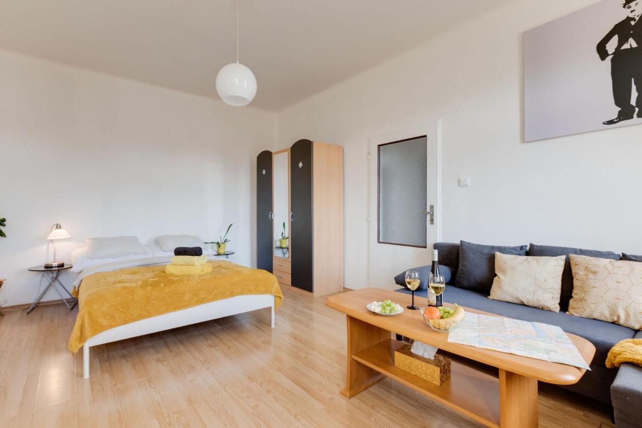 Sunshine Apartment Near The City Center Prag Exterior foto