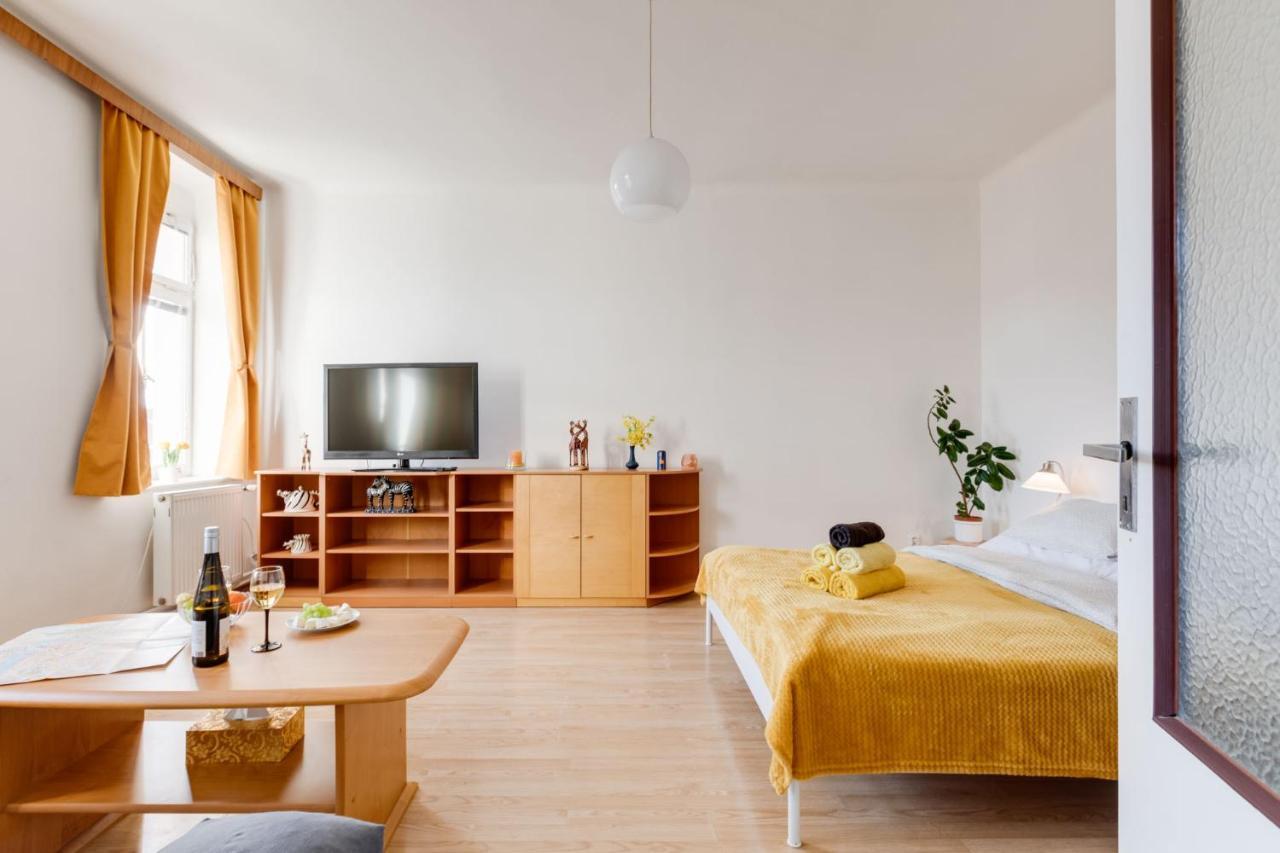 Sunshine Apartment Near The City Center Prag Exterior foto