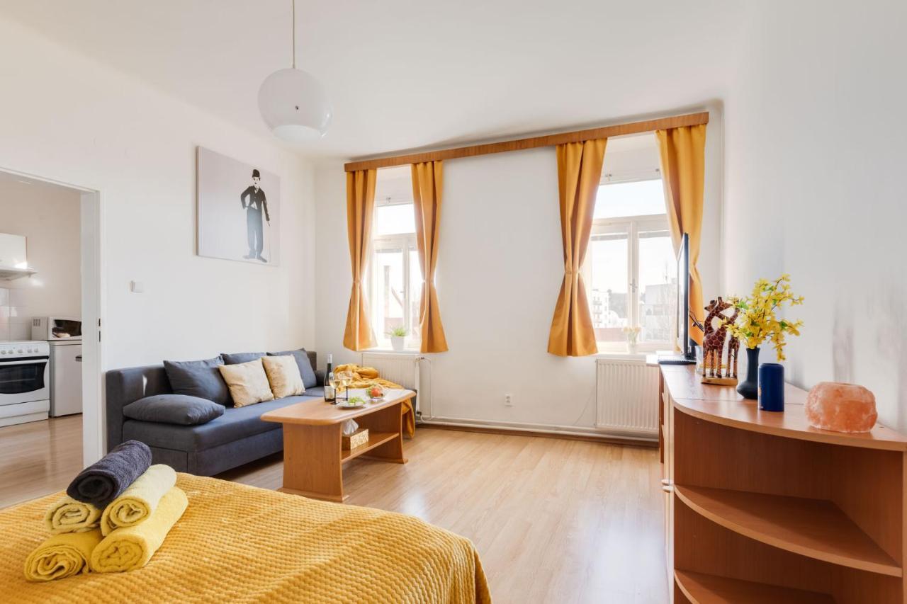 Sunshine Apartment Near The City Center Prag Exterior foto