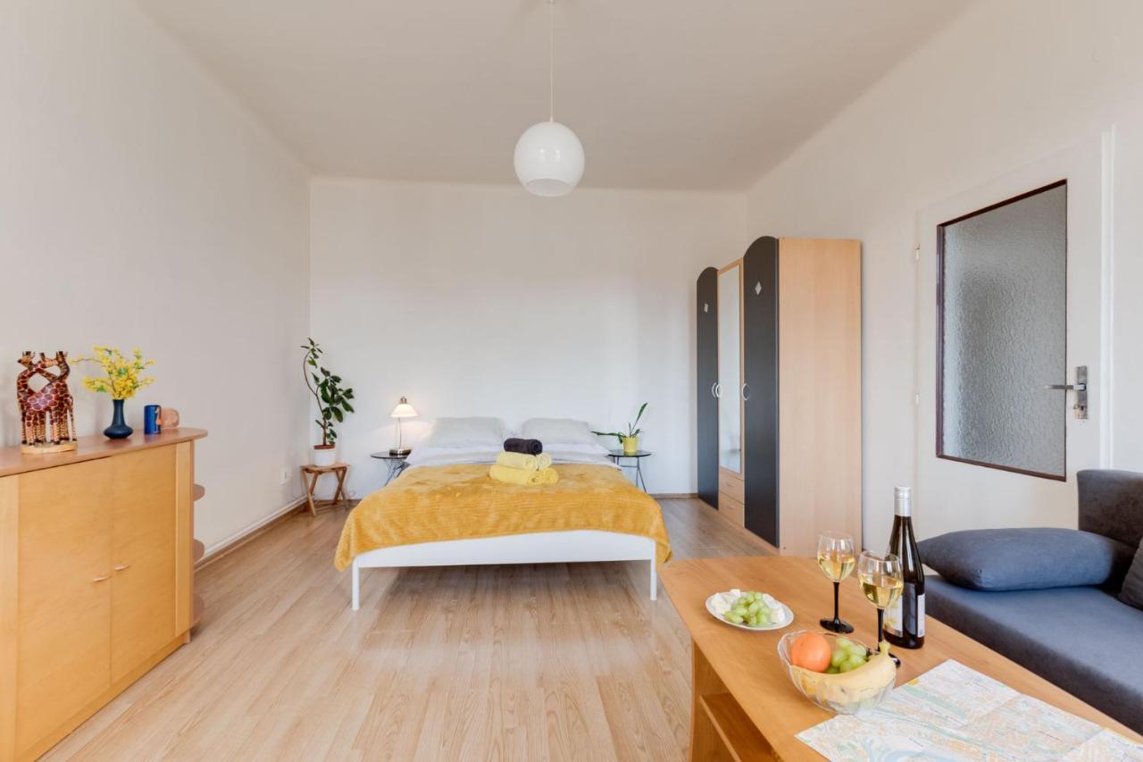 Sunshine Apartment Near The City Center Prag Exterior foto