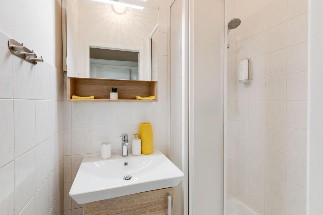 Sunshine Apartment Near The City Center Prag Exterior foto