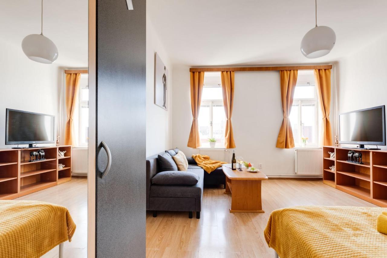 Sunshine Apartment Near The City Center Prag Exterior foto
