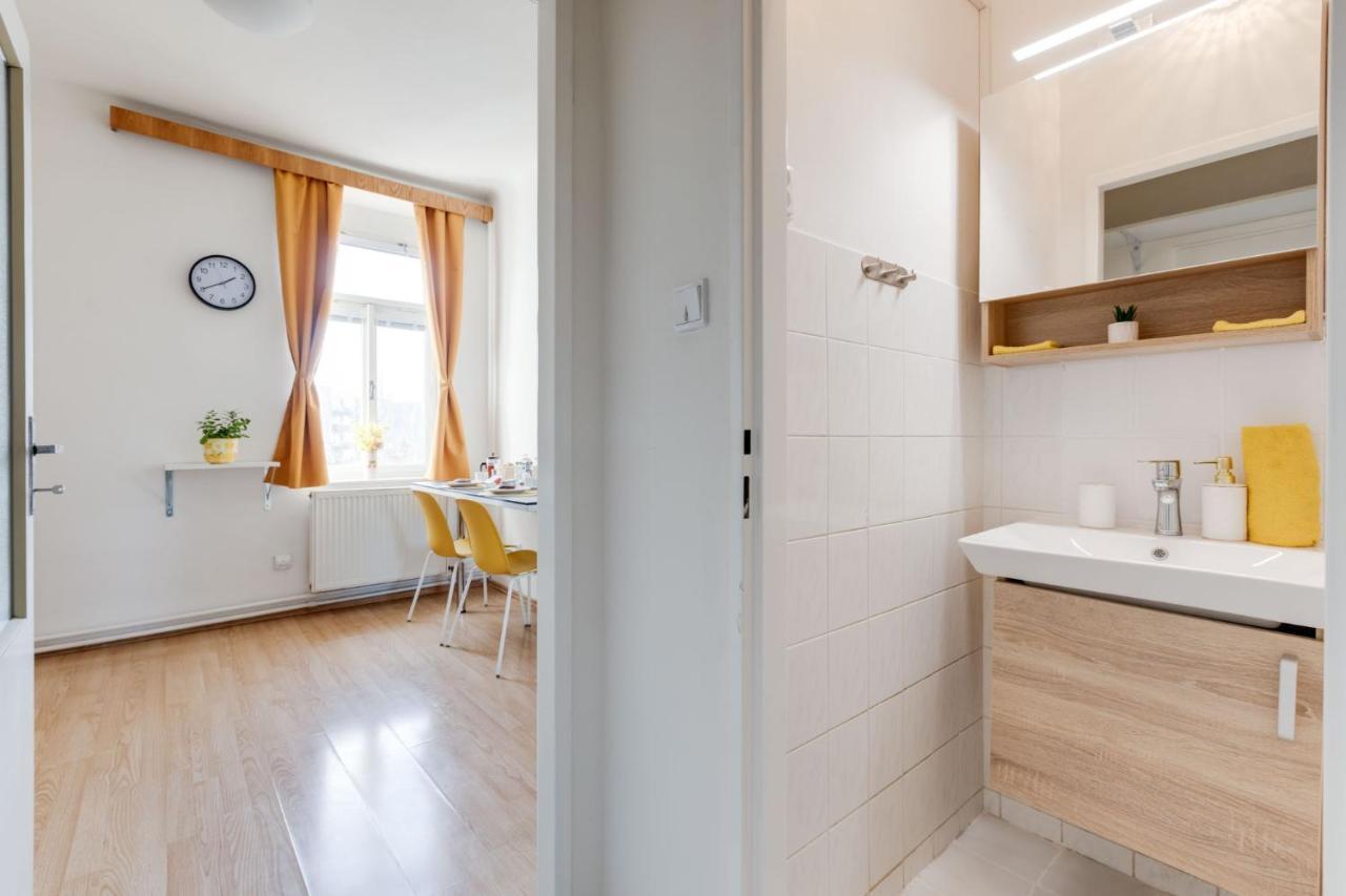 Sunshine Apartment Near The City Center Prag Exterior foto