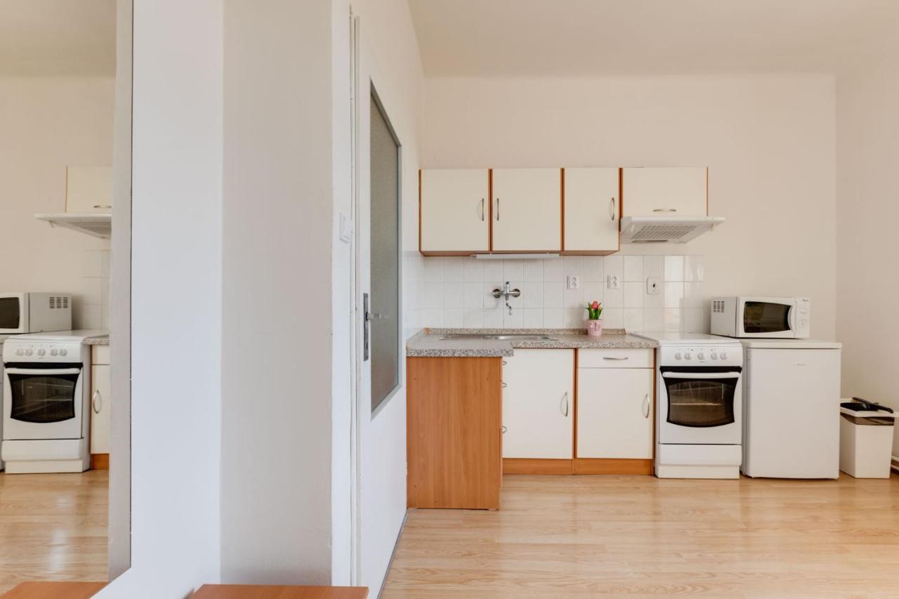 Sunshine Apartment Near The City Center Prag Exterior foto