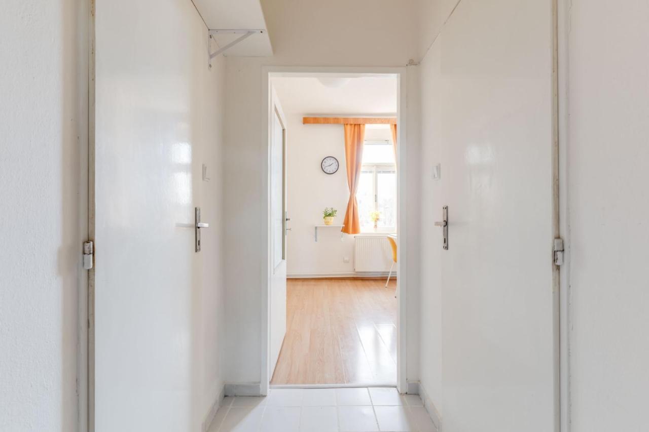 Sunshine Apartment Near The City Center Prag Exterior foto