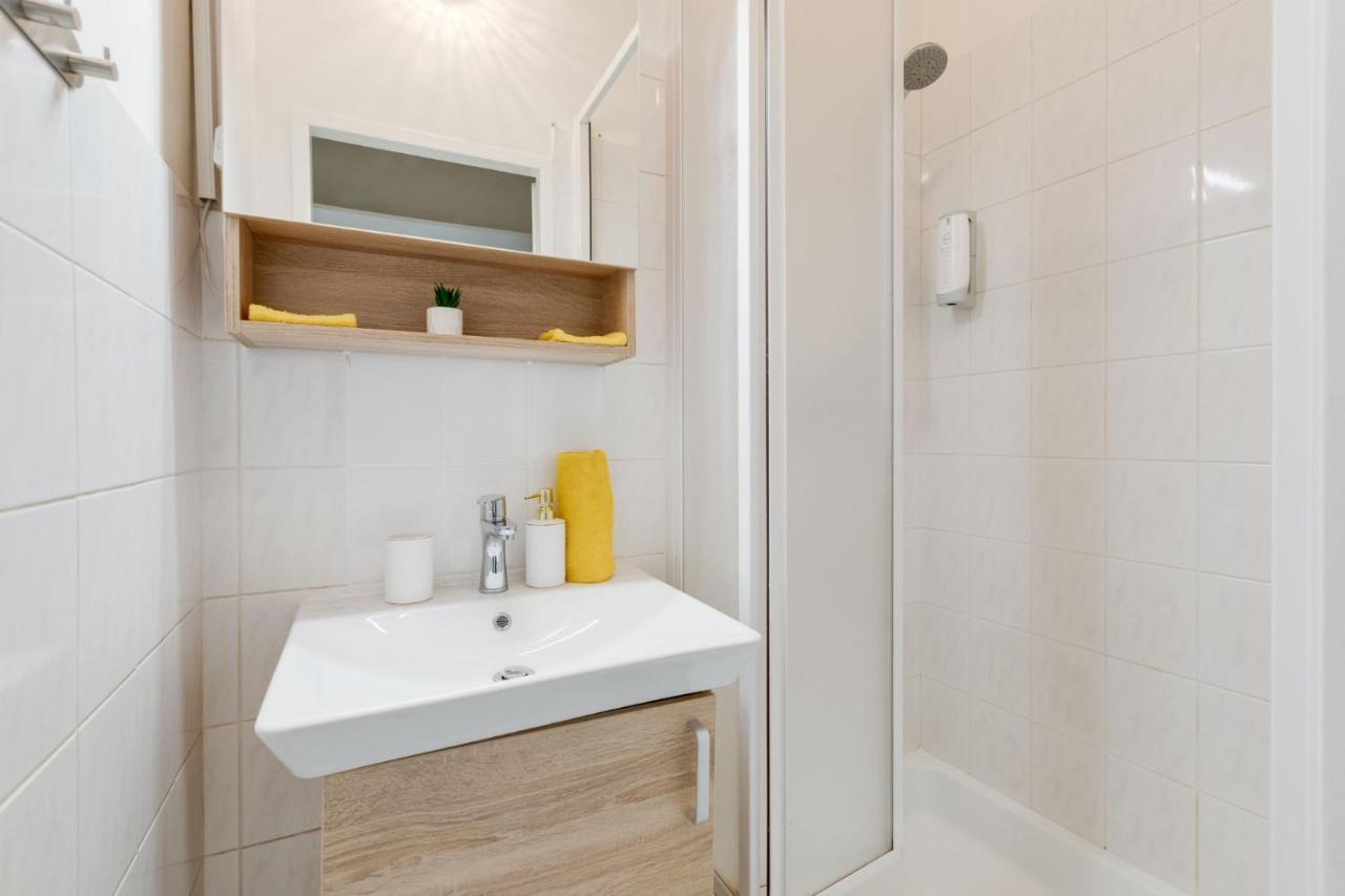 Sunshine Apartment Near The City Center Prag Exterior foto